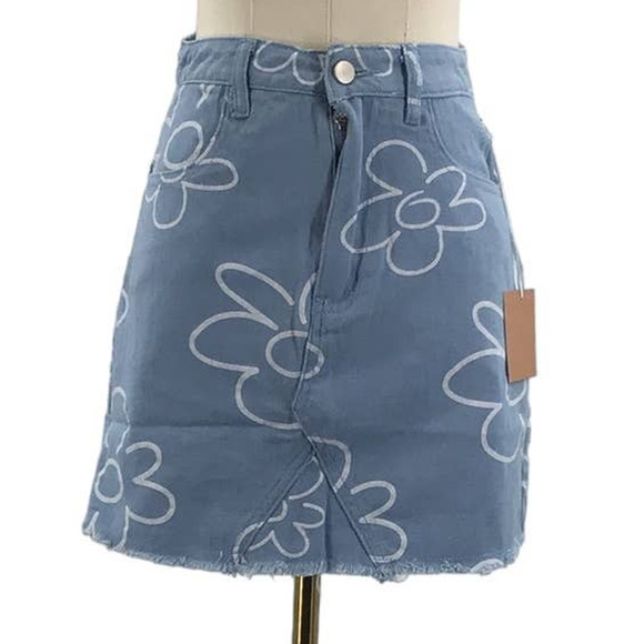BAILEY ROSE SZ XS light blue denim distressed daisy print mini skirt NWT B86 - Picture 2 of 10